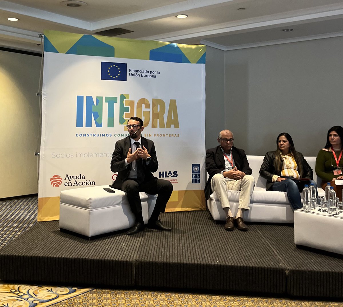 integraecua's tweet photo. “Les invito a los emprendedores a ponerse como meta la generación de empleo, para que sus negocios crezcan y aporten al país que les ha recibido”, Andrés Zurita, director ejecutivo de @aeiecuador. #ProgramaIntegra #ConstruimosComunidadSinFronteras https://t.co/8Az85k79bI