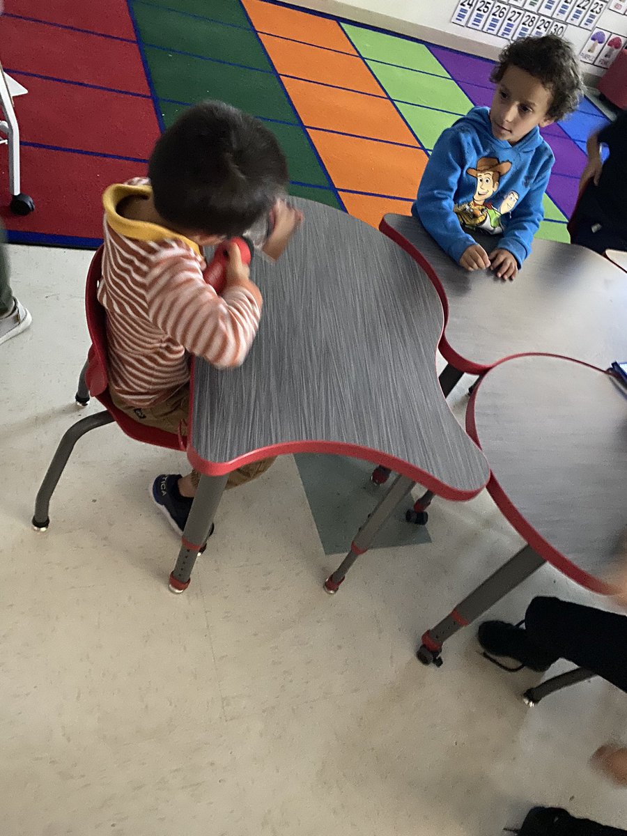cchavez_TDS's tweet photo. How does the Moon glow?π It reflects the Sun! βοΈ My students demonstrating the Moon reflecting the Sunβs light by using flashlights and mirrors. @STEMscopes #ObjectsInTheSky @TierraDelSol_ES @Jones_YISD @TdsHerrera https://t.co/JRJGpVjF8Z