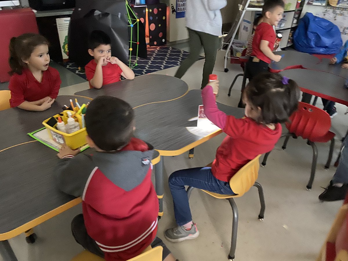 cchavez_TDS's tweet photo. How does the Moon glow?π It reflects the Sun! βοΈ My students demonstrating the Moon reflecting the Sunβs light by using flashlights and mirrors. @STEMscopes #ObjectsInTheSky @TierraDelSol_ES @Jones_YISD @TdsHerrera https://t.co/JRJGpVjF8Z