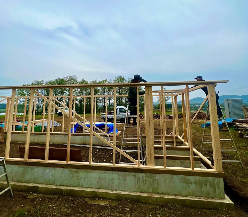 cobayancampbase's tweet photo. 昨日のバイト🛠
新規キャンプ場作りの手伝い🏕

#comingsoon #田園びより #管理棟 #グリーンベル #greenbell #キャンプ場作り #新規オープン #キャンプ場 #滋賀県 #高島市 #今津町 #コンサル #コンサルタント #何でも屋 #箱館山キャンプ場 #イエモリ珈琲焙煎所 https://t.co/AHZlHOk7kM https://t.co/NSyTfyY5LT