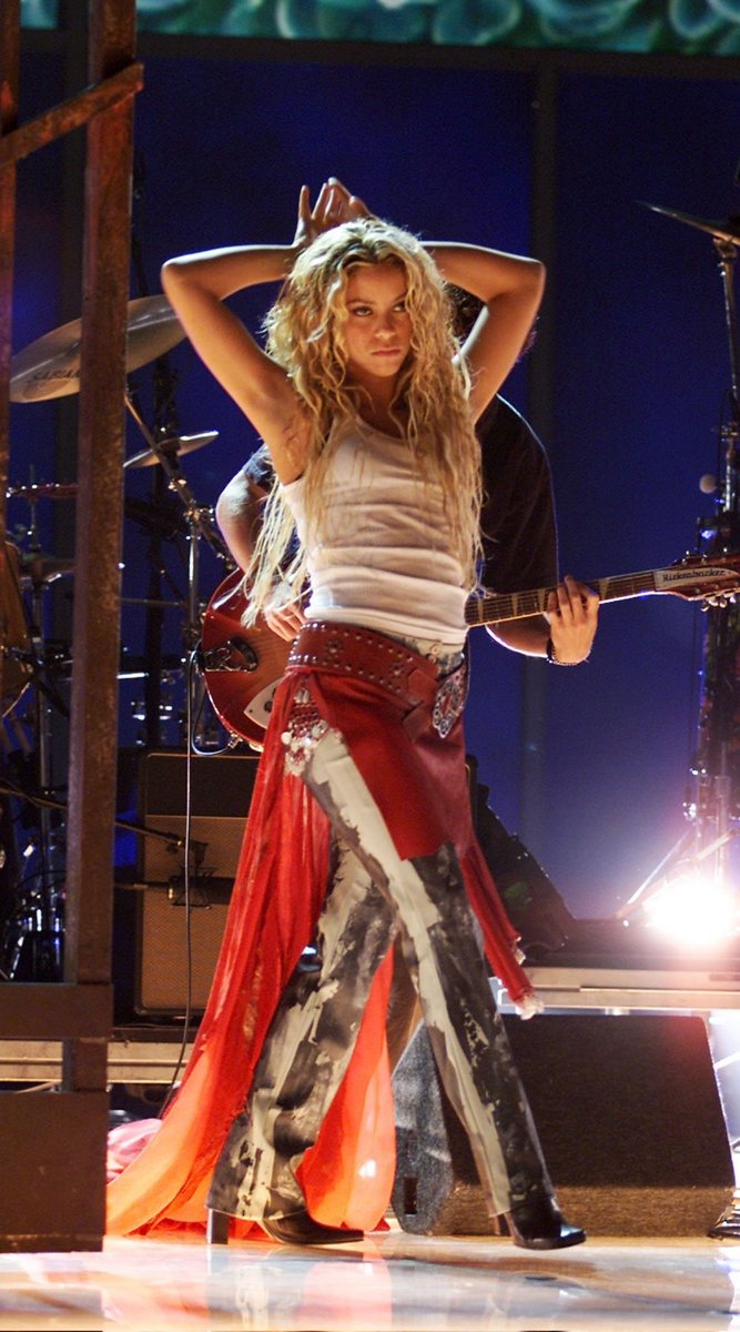 Shakira Kingdom 👑 on Twitter "RT ShakiraFOv1 Shakira ensayando Ojos