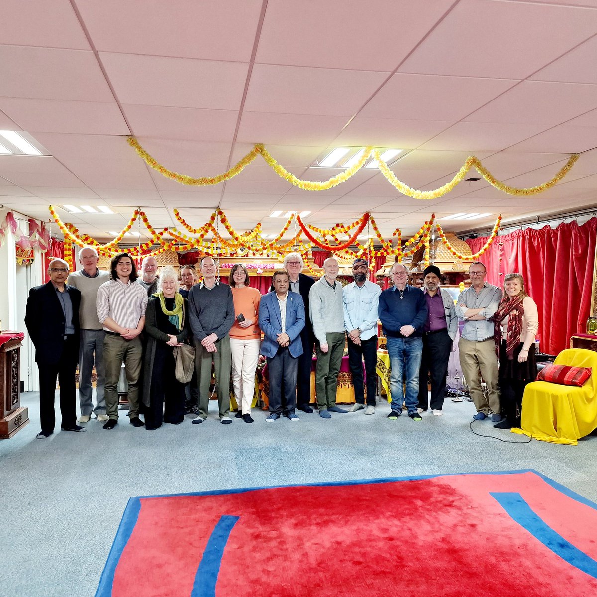 Today, we hosted @SwinInterfaith at our @SwindonTemple for a tour, chit-chat & meal. #engagement #opendoors #openminds is the way forward to build #peace #tolerance #mutualrespect in the society and the world. @IFNetUK #Swindon #Wiltshire