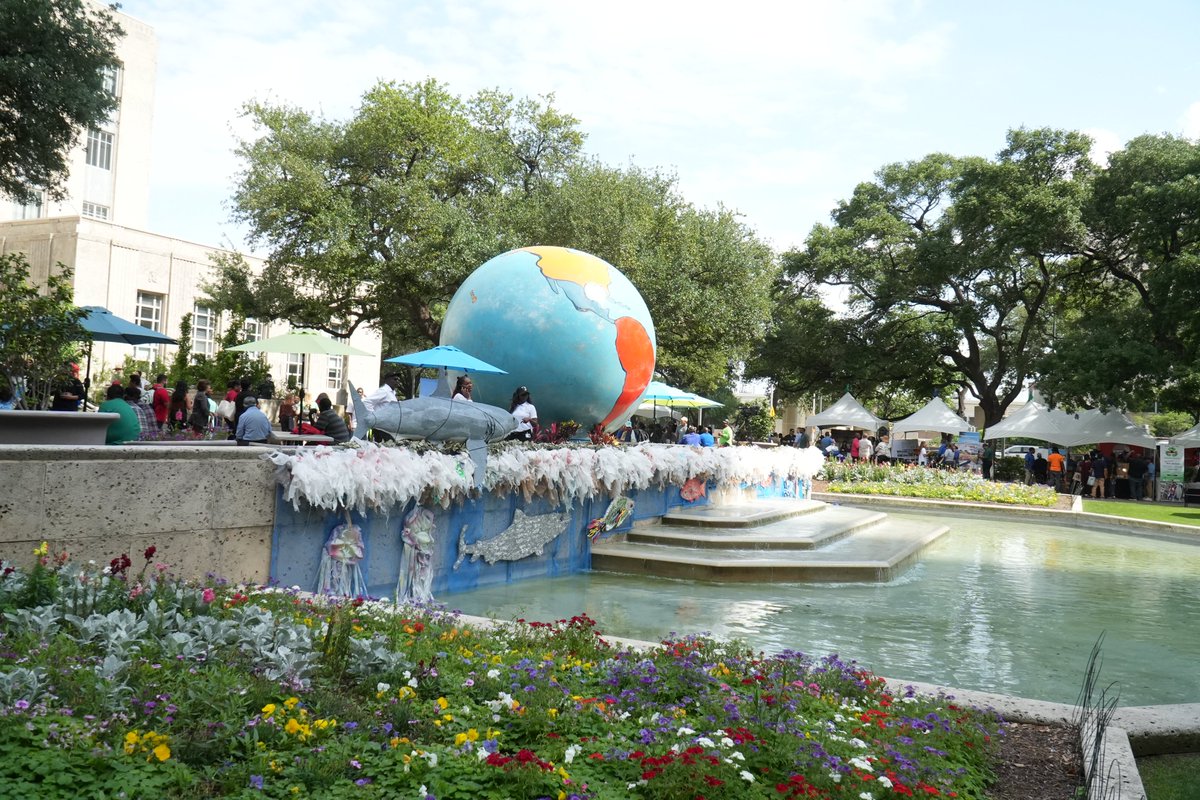 houmayor's tweet photo. Our continued commitment to #sustainability and #environmental stewardship was on FULL DISPLAY during #EarthDayHTX ...What a celebration!  A special Thank You to our amazing COH teams, departments and dedicated partners. 👏🏾👏🏾 #HoustonProud #resilience #Community #EarthDay2023 https://t.co/oLJgYBkLyG