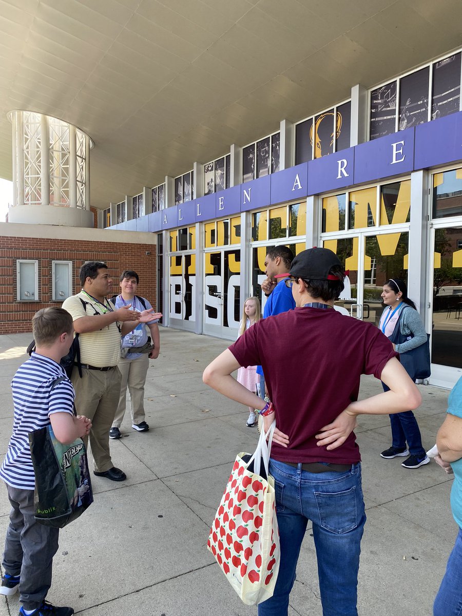 It was a beautiful day to tour <a href="/LipscombBisons/">Lipscomb Bisons</a> and learn about <a href="/LipscombIDEAL/">Lipscomb IDEAL</a> ! 💜💛