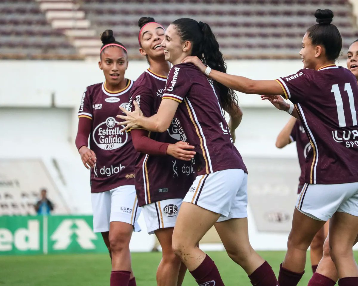 guerreirasgrena's tweet photo. 👏🇱🇻🚂💨
Vitória das Guerreirinhas!

Nesta quarta (19), as Guerreirinhas venceram o Coritiba-PR por 5 a 2, na Fonte, pela quarta rodada do Brasileiro sub-20! Os gols da AFE foram marcados por Fernanda (2), Natalia Vendito (2) e Ana Luiza.

A Ferroviária está com 100% (+) https://t.co/bwXLht4yVw
