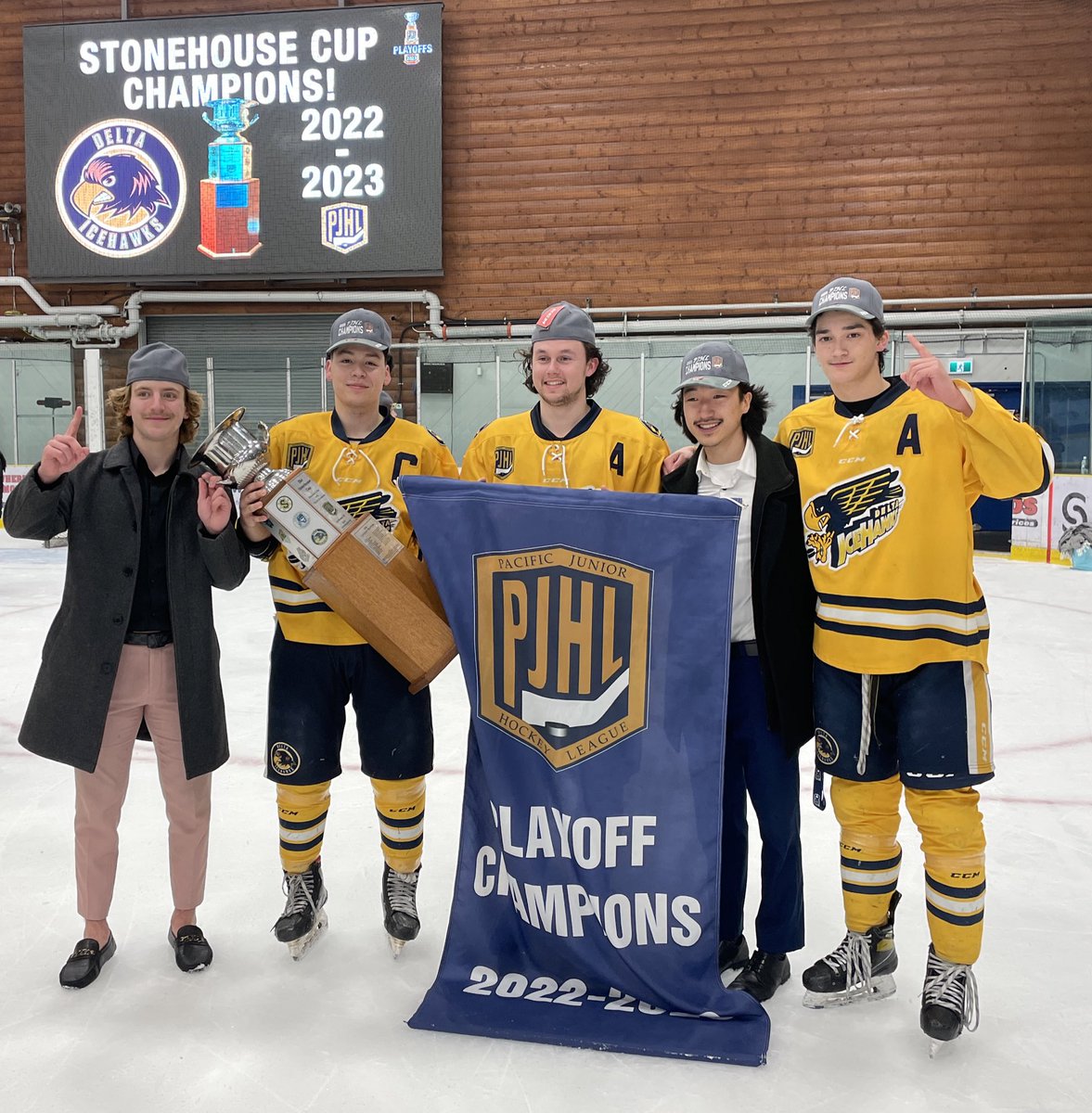 Congratulations to our graduating 20s (L-R): Alex Lucchesi, Alec Scouras (captain), Carson Hemenway (assistant captain), Joshua Kee, and Kyle Robinson (assistant captain). 

We wish you all the best moving forward! You’ll always be a part of #DeltaHawkey