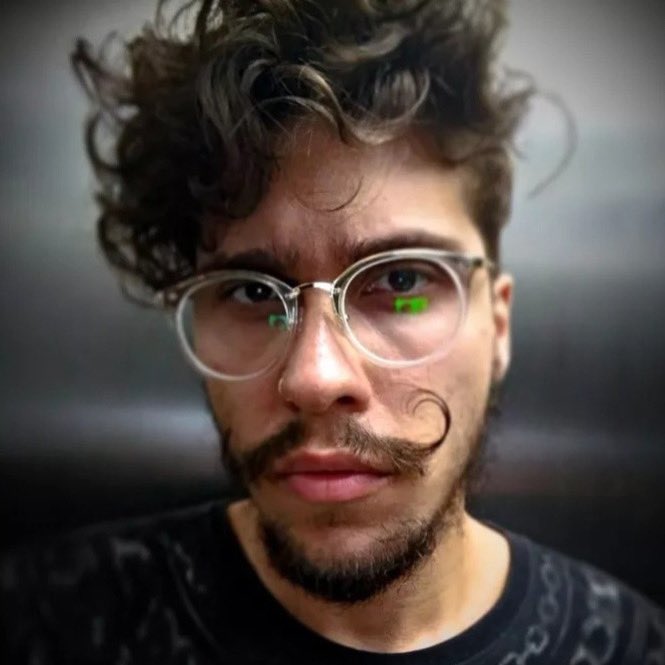 InversoProjeto's tweet photo. Matheus Kayssan Opa (1993) nasceu em Formosa no estado de Goiás e é um artista performático brasileiro. Graduado em artes visuais pela UNB e Mestre em Arte Contemporânea pela Bauhaus, na Alemanha, Matheus conduz sua pesquisa no segmento Queer, 🧵 https://t.co/3k0ZAkHs1z