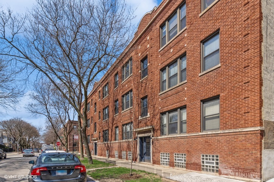 wendyk5's tweet photo. Just Listed in #Chicago #IL. 1448 W Roscoe Street # 3W! Please retweet!  https://t.co/4hSgi8ZLtG https://t.co/IUPpc16PI3