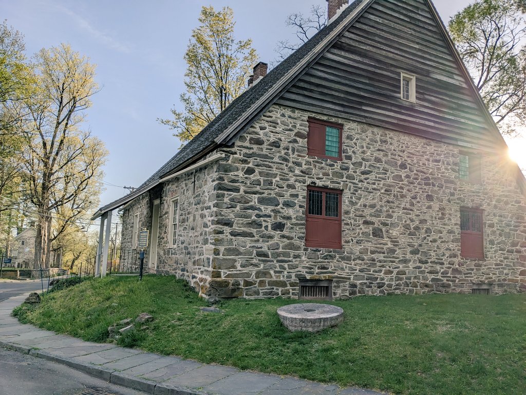 Crisp spring evening down Huguenot Street 🌸🏡

10 generations ago, my ancestors - "refugees from France" - founded New Paltz, bringing with them the first enslaved people of African descent too

This family history, and the work of peers like <a href="/HuguenotStreet/">Huguenot Street</a>, drive my research