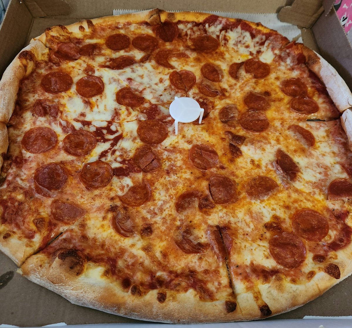 #DinnerTime #PepperoniPizza 🍕 🍕 🍕 🍕  #Yummy 😋😋😋😋😋