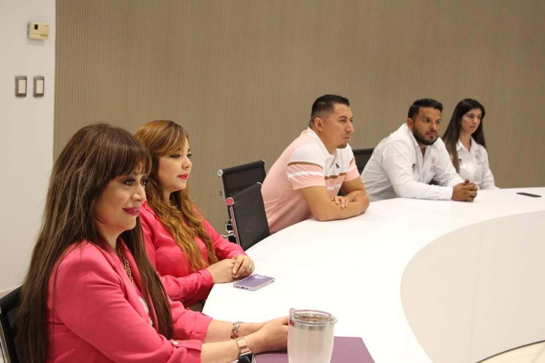 #UCEMICH Pink💗
Fue inaugurado con éxito el evento que pintó de rosa a la #UCEMICH 
Con la presencia de Carolina Rangel <a href="/SeMujerMich/">SEIMUJER</a>, Alexis Velázquez  <a href="/IJUMICHoficial/">Instituto de la Juventud Michoacana</a> y Yolanda Guerrero  <a href="/COEPREDV_Mich/">COEPREDV Michoacán</a>

 #HonestidadyTrabajo #YOSOYUCEMICH #universidad #UCEMICH #michoacan