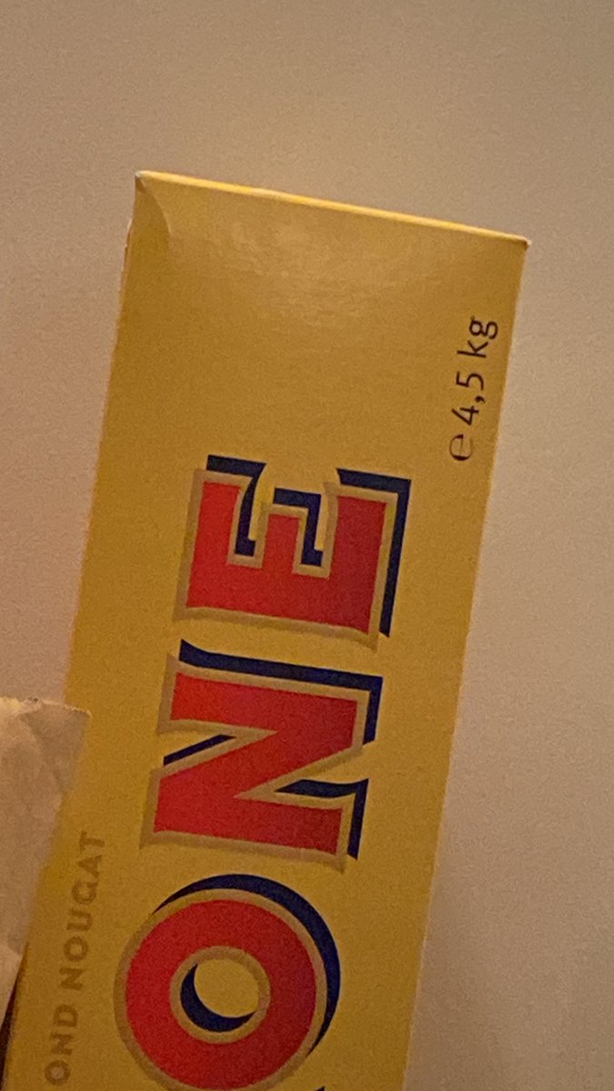 martynlee82's tweet image. Big fan of the pod. Even if you and @paul_c_watson aren’t on point on giant toblerone prices (and awesomeness)! #topwork #toblerone #ifyouknowyouknow And you would be proud that I got it for much under the RRP. 👌