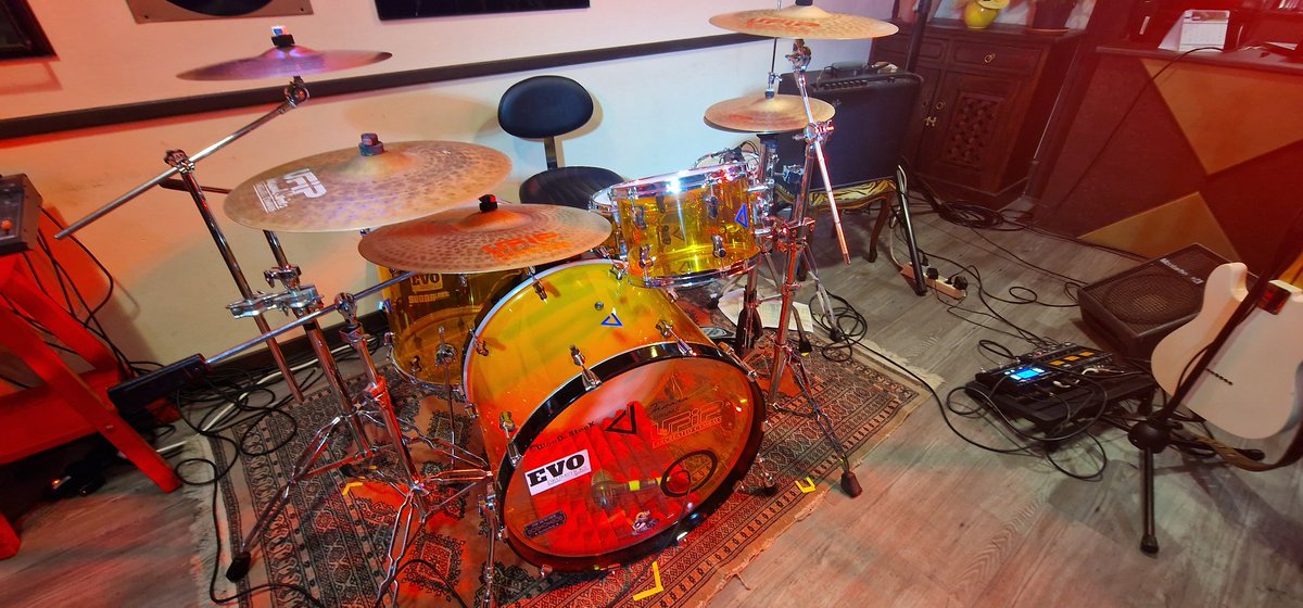 corrado_drum's tweet photo. My elettric drumset #janaradrums #ufipcymbals #evodrumstick #alcashproject #livemusic #blues #americana #folk https://t.co/C1b3dgo2IT