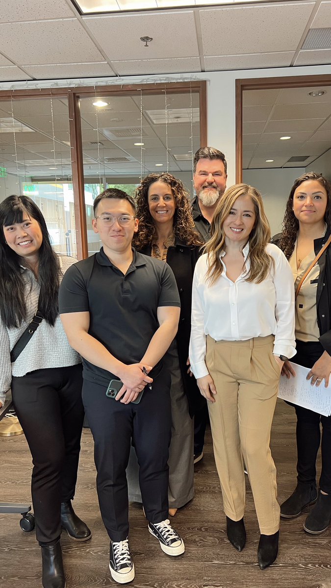 juliejmortgage's tweet photo. Kicked off the first social media class with an amazing group! ♥️
.
.
.
#socialmediaclass #socialmedialunchandlearn #lunchandlearn #socialmediatips #socialmediastrategy #harnessthepowerofsocialmedia https://t.co/T37w7XcPyj