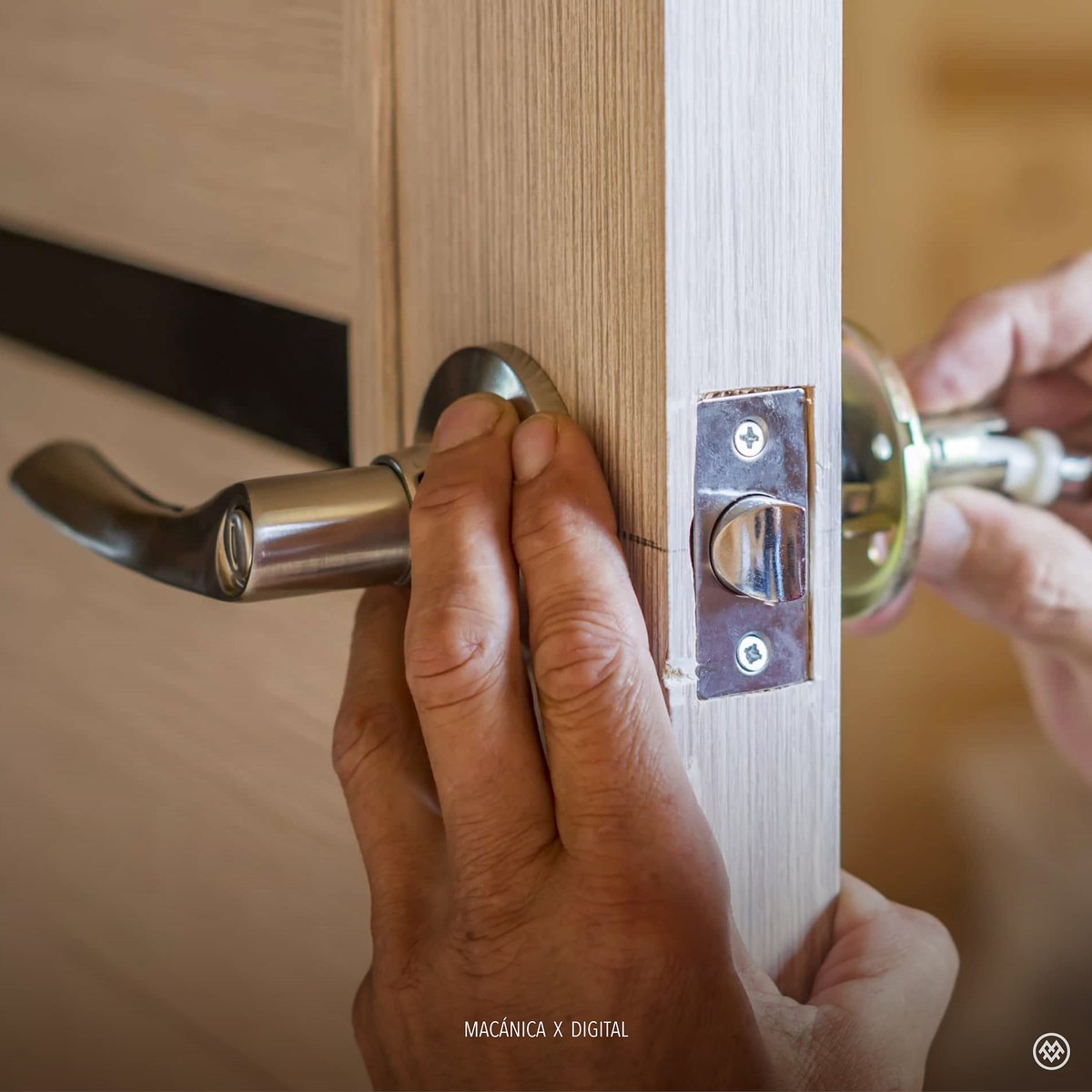 ferromaderaec's tweet photo. Las cerraduras digitales inteligentes van introduciéndose poco a poco en los hogares gracias a ventajas como su seguridad o la comodidad que supone no tener que disponer de llaves. #cerraduras #cerradurasdigitales #cambio #ferromadera #digital #Quito https://t.co/1DN8uttHMT