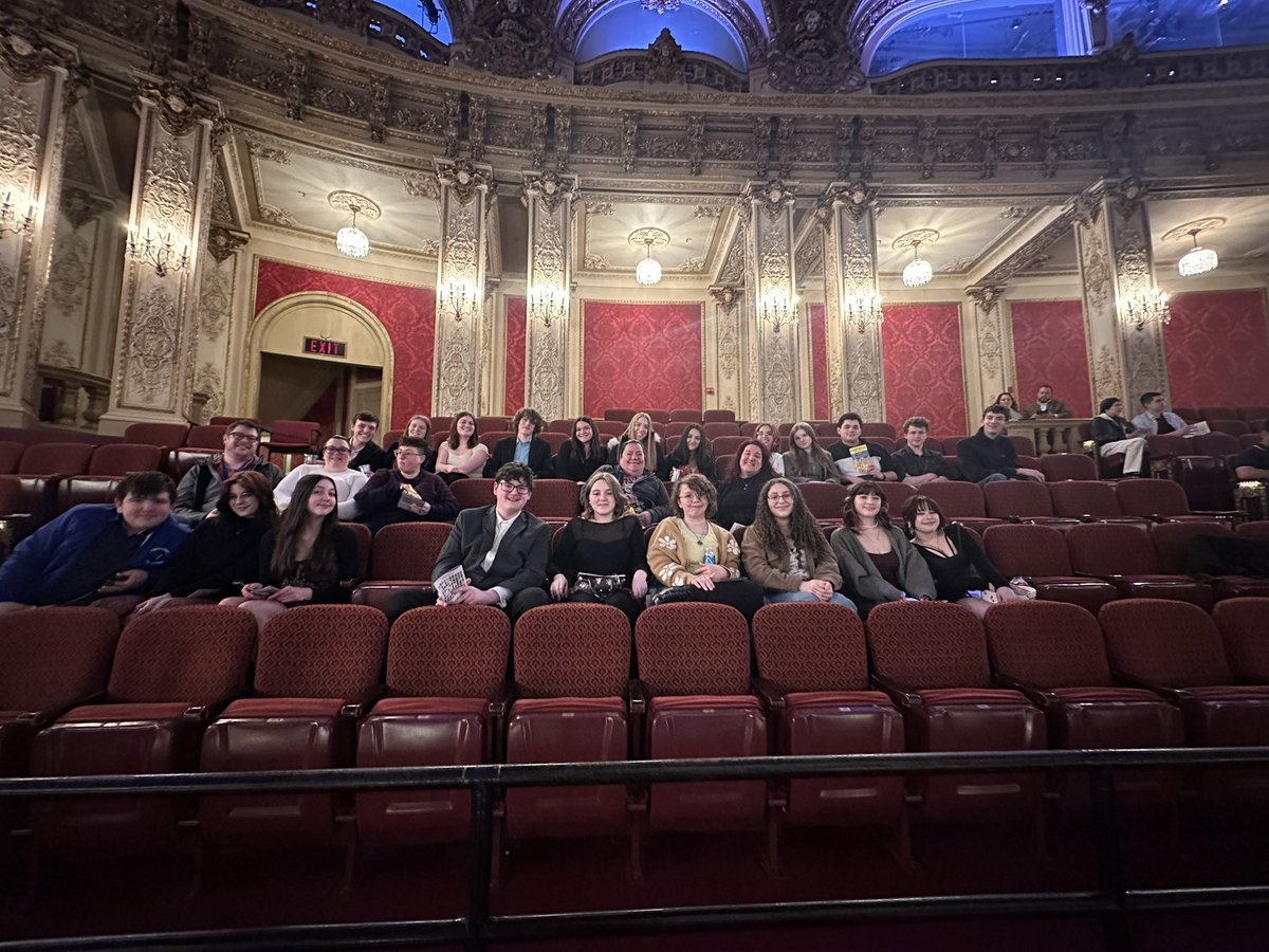 lancerdramaclub's tweet photo. Our Drama Club got to take a trip tonight to see Broadway In Boston’s My Fair Lady at the Citizens Bank Opera House! @Londonderry_lhs #broadwayinboston https://t.co/3uHvFsLtMD
