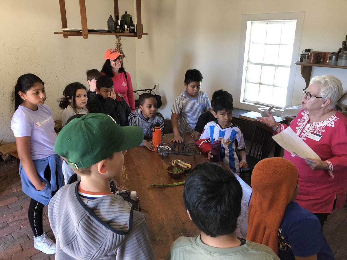 A great day for Barrett 4th graders <a href="/GunstonHall/">Gunston Hall</a>: sorting clothes for men v. women, writing with quills, colonial children’s games and kitchen practices, including a tool for making toast in the fireplace! #kwbpride