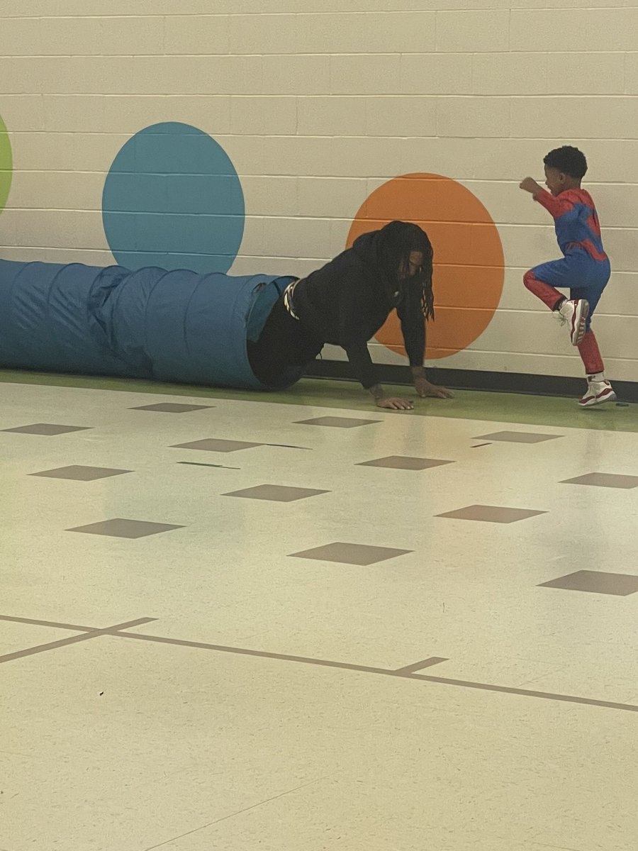 MapleAbraham's tweet photo. Abraham Lincoln Elementary School, “My Dad is a Superhero” event for the Preschool https://t.co/jqBlestllj