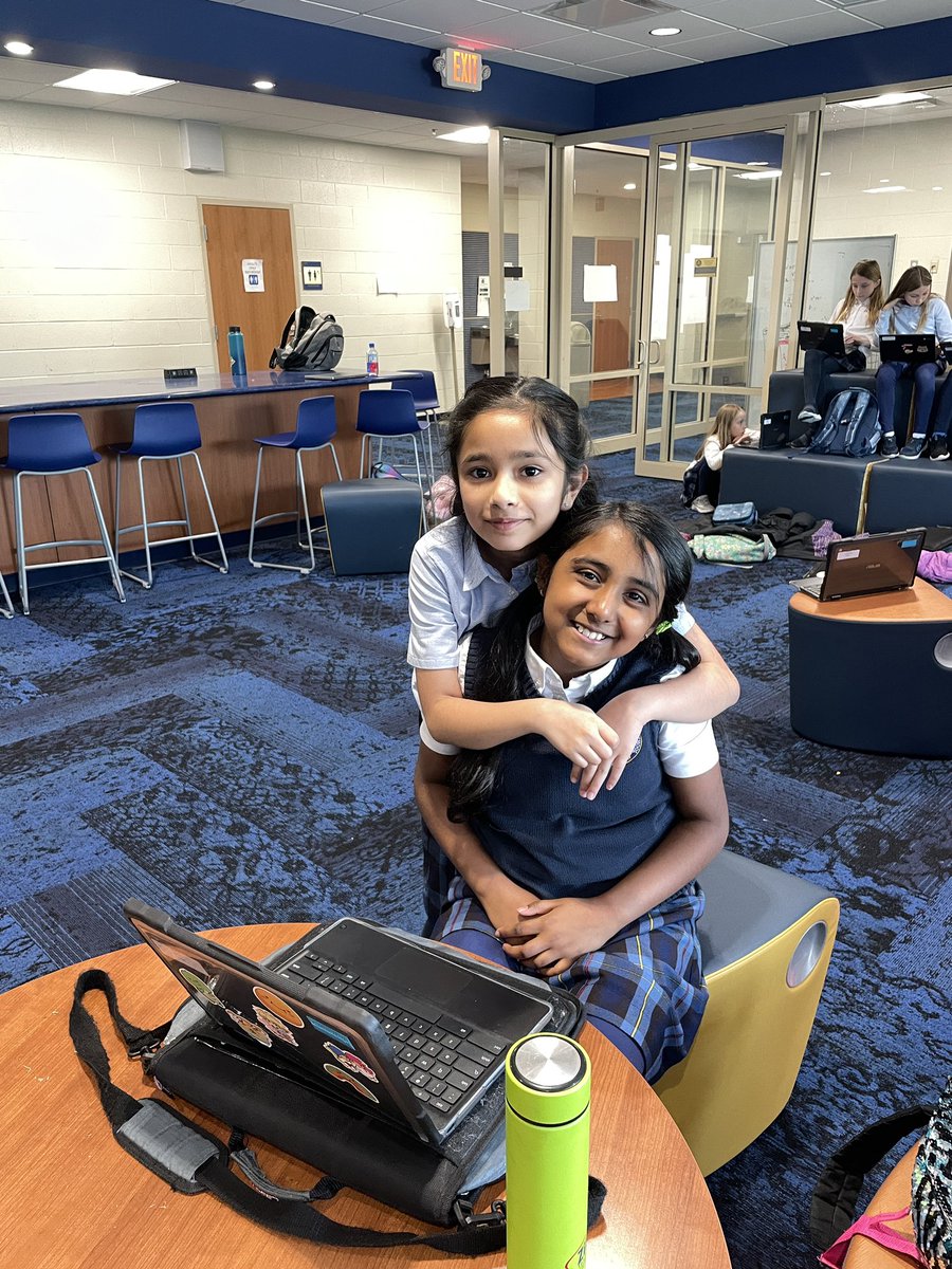 STrautie's tweet photo. The @DCDSchool fourth and fifth graders in the @GirlsWhoCode program learned all about fashion and coding today. It was SO much fun! https://t.co/gHdlkmN5wV