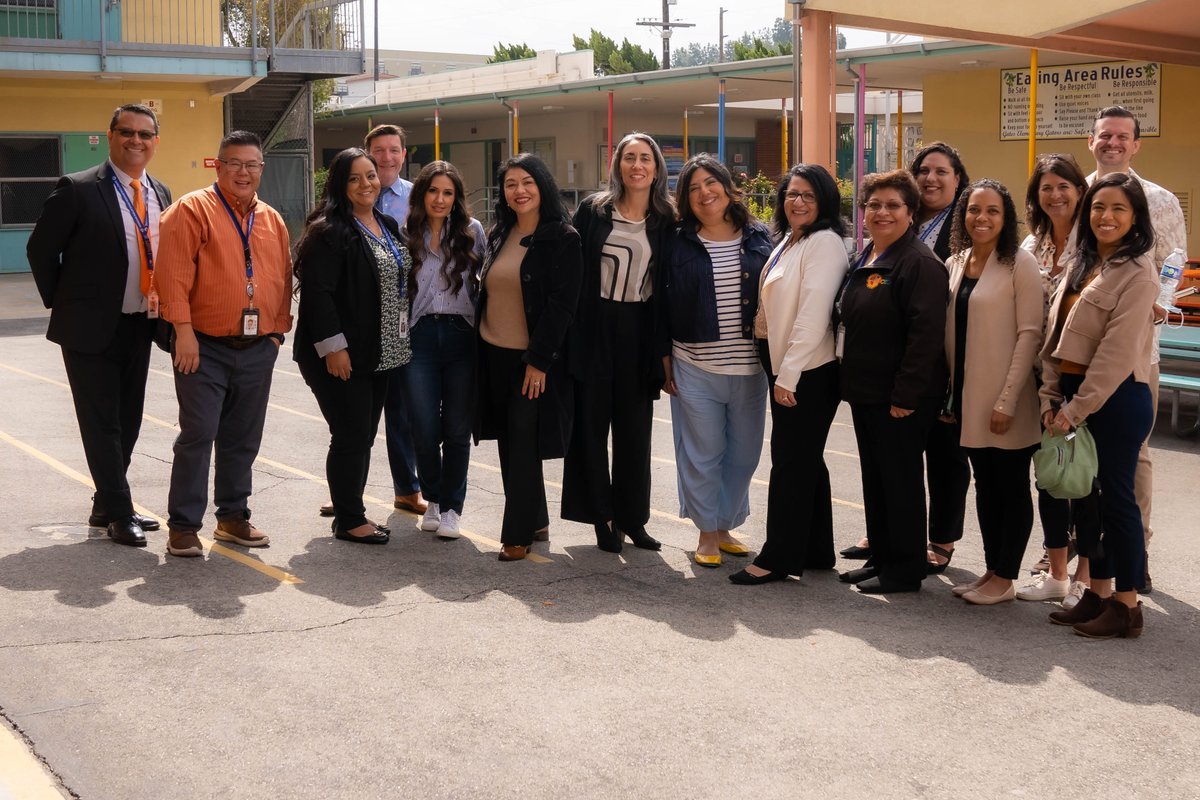 earlyed_la's tweet photo. Board of Directors from SEAL - Sobrato Early Academic Language visited our preschool Dual Language programs at City Terrace ES (Mandarin) and Gates ES (Spanish) to see the early stages of mastering two languages.   @ECED4LA @LAUSDSup @SEALedEquity  #successbeginsinpreschool https://t.co/ycZa0cSYpx