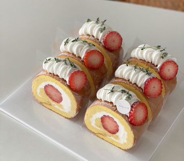 AlersaSed's tweet photo. Craving some starberry roll up cake https://t.co/mpJIbJRx7y
