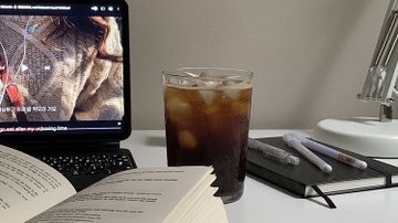 AlersaSed's tweet photo. coffee, books, studying https://t.co/QafQcKtlaT