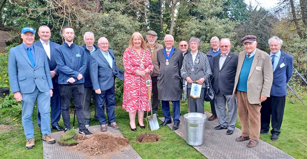 KarenDouglas_NI's tweet photo. Honoured to join fellow Rotarians to plant the #BangorRotary Platinum Jubilee Lime tree today in #CastlePark as part of @QGCanopy in the company of Bangor Horticultural Society #Stand4Trees #MoreTreesPlease @ANDborough @RotaryGBI π³π² https://t.co/Xz9duL1SZN