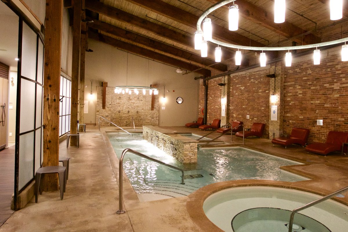 bodyblitzspa's tweet photo. Don't you think Mom would love the gift of Health by Water? 

Buy Mom a Body Blitz Spa Gift Card for Mother's Day so she can relax, replenish, and rejuvenate!  Purchase a physical card in-store or e-card online. https://t.co/9vVDvup81x