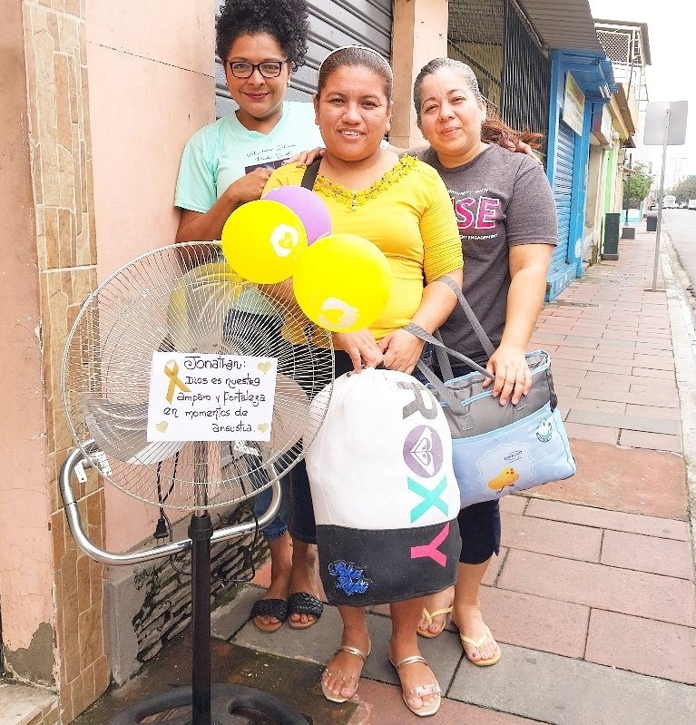 PaolaSmith2812's tweet photo. Gracias por "ventilar" Solidaridad a pequeños que luchan contra el cáncer 💪🏽🎗❤️ Jonathan feliz y agradecido ❤️ Quinto ventilador entregado 🙏🏽 #soyavoluntariaintensa ❤️🎗💪🏽 #donaunventilador #refresca #ayuda #Bendice ❤️ https://t.co/VLC8Rv8E4b