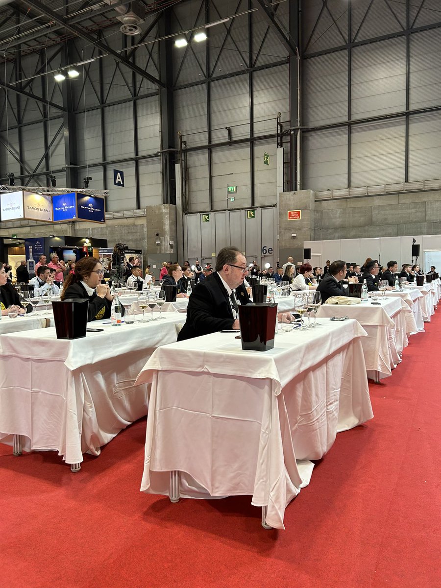 ACSommeliers's tweet photo. Primera jornada del 28è concurs #MejorSumillerdeEspaña.
Molta sort demà a la final, equipàs!
#SommACS https://t.co/eHic9UhNjC