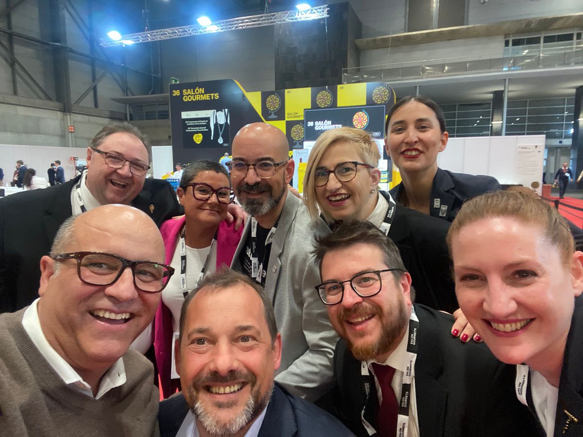 ACSommeliers's tweet photo. Primera jornada del 28è concurs #MejorSumillerdeEspaña.
Molta sort demà a la final, equipàs!
#SommACS https://t.co/eHic9UhNjC