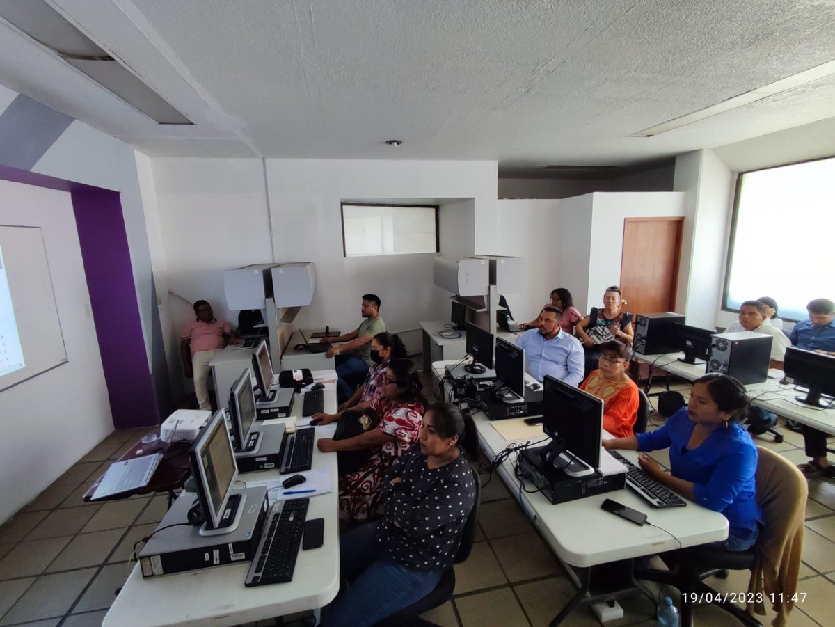 COPEVAL_GobOax's tweet photo. El día de hoy la #COPEVAL a través de la Dirección de Informática y Geoestadística capacitó a integrantes de la @SEBIENTI_GobOax sobre el manejo del sistema de administración de tarjetas Margarita Maza.
#UnPuebloTransformandoSuHistoria https://t.co/ePwRbFJnCr