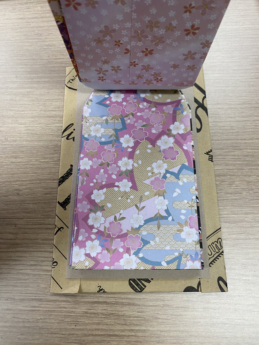 from_cielo's tweet photo. おはようございます。
久々の投稿になります💦
新��にポチ袋を創作しております😊
ビリビリ取り外しが出来るので好きな柄が選べるのが魅力的です。
まだまだ創作中です☺
＃就労継続支援B型　＃ポチ袋 https://t.co/y9xtdvNuW7