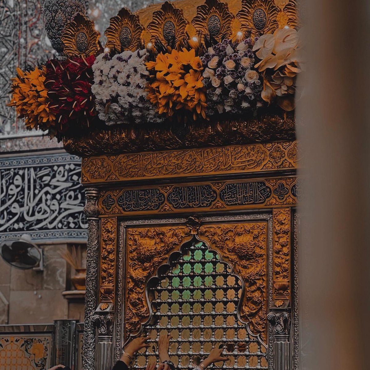 Ana_Ghadeeri_5's tweet photo. خوب روؤں گی تیرے روضے سےلپٹ کر مولاؐ
رنج ایسے ہیں کہ چھپاۓ نہیں جاتے 🥺💔 https://t.co/KLUPiEI5FG