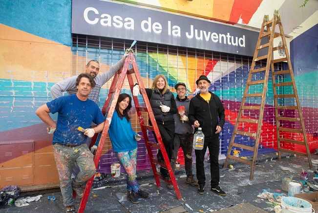 contintanorte's tweet photo. San Isidro. La Casa de ja Juventud ESTRENA MURAL DE PATRICIO FORRESTER 19/4/23 ARTE URBANO QUE PLANTEA A LOS JÓVENES, EL DESAFÍO DE SORTEAR OBSTÁCULOS https://t.co/0SWezu9oqp
@gustavoposse @Cultura_SI @eleonoraj
@PosseMacarena https://t.co/GiBnbCRHSy