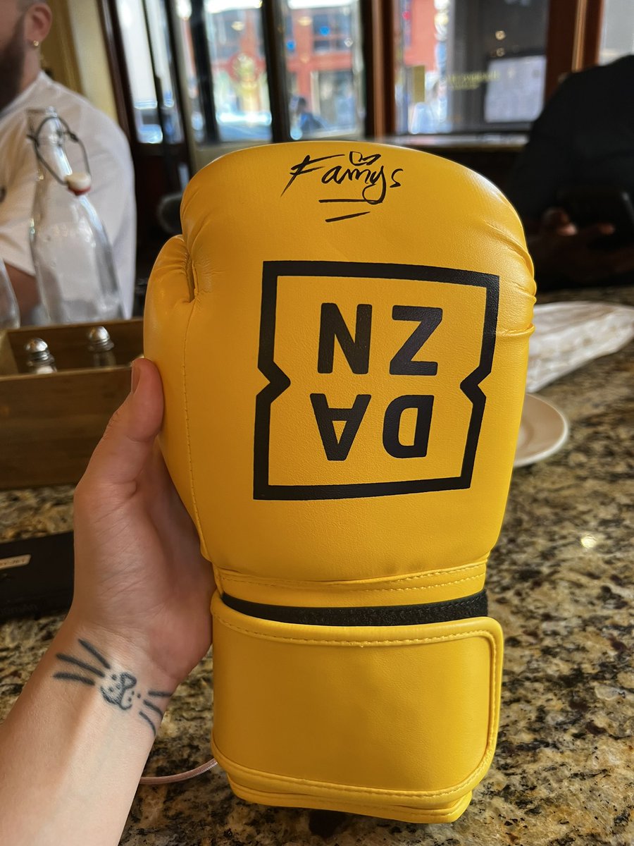 Giving away a signed <a href="/DAZNBoxing/">DAZN Boxing</a> glove!! RT for your chance to win! I’ll ship wherever ❤️