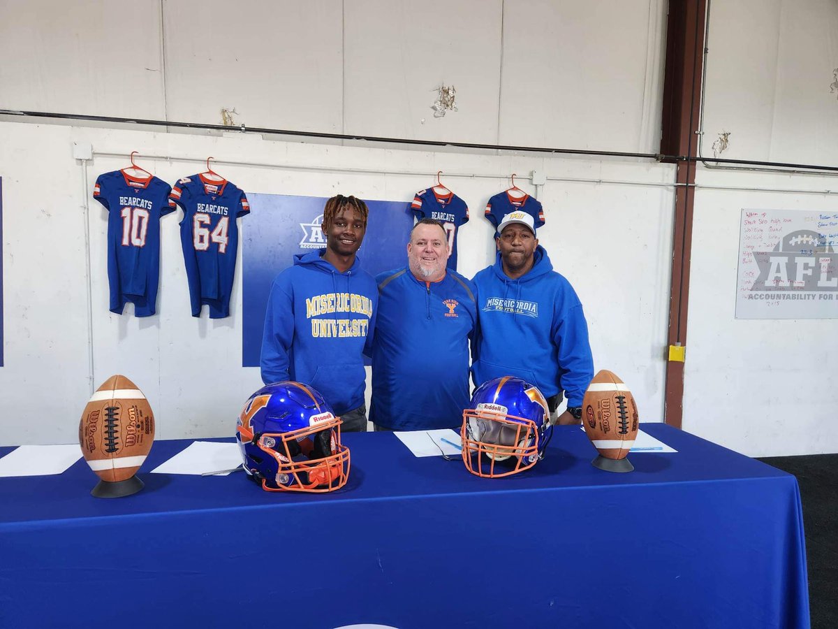 prince_james10's tweet photo. New chapter officially begins @MisericordiaHFC  @MUCougarsFB @SRWConsulting @JaretJystad @K_Price73 https://t.co/18houAsC0N