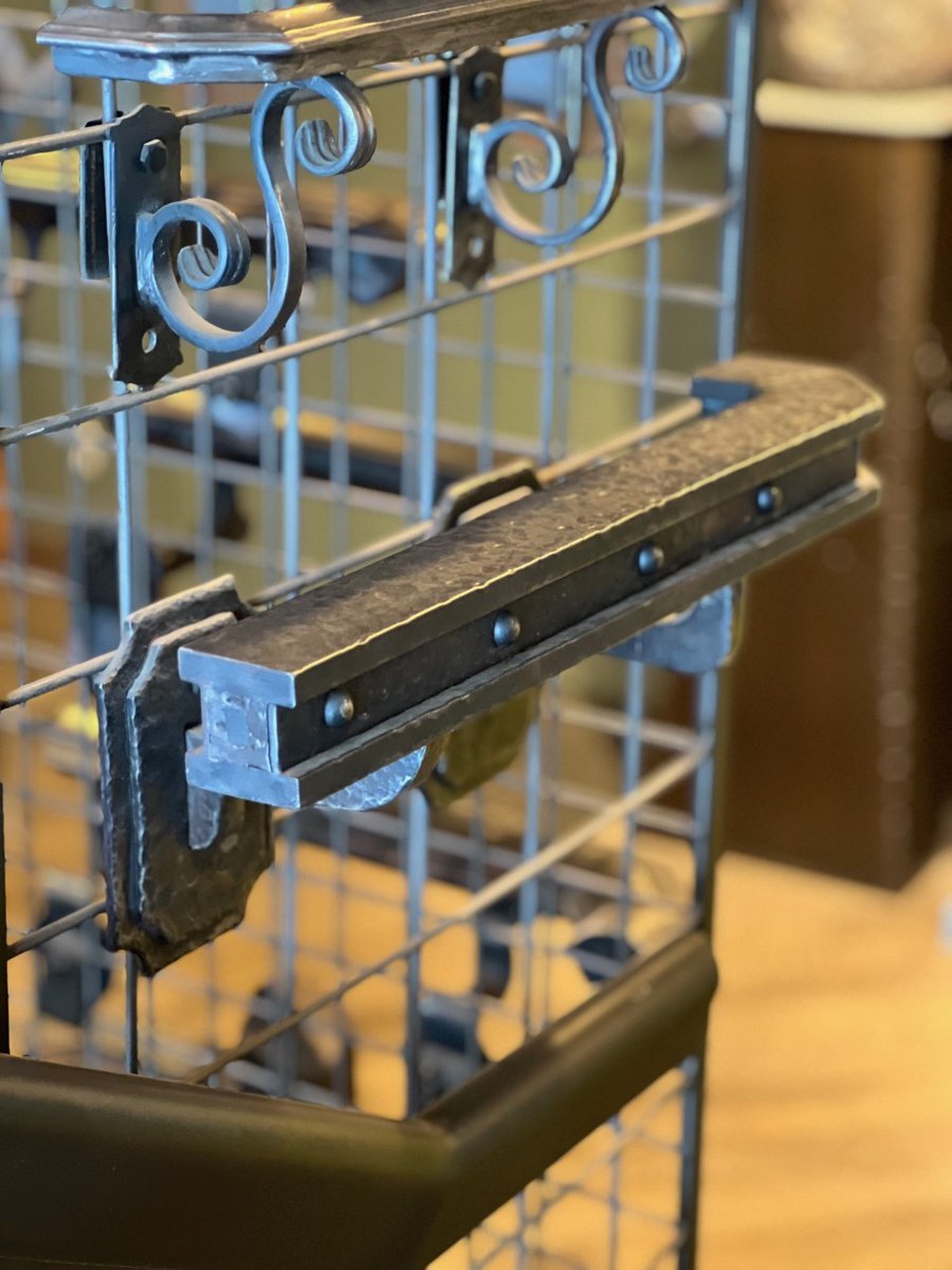 acutechworks's tweet photo. Custom handrails by Acutech Metalworks https://t.co/KnXFoQzYAe