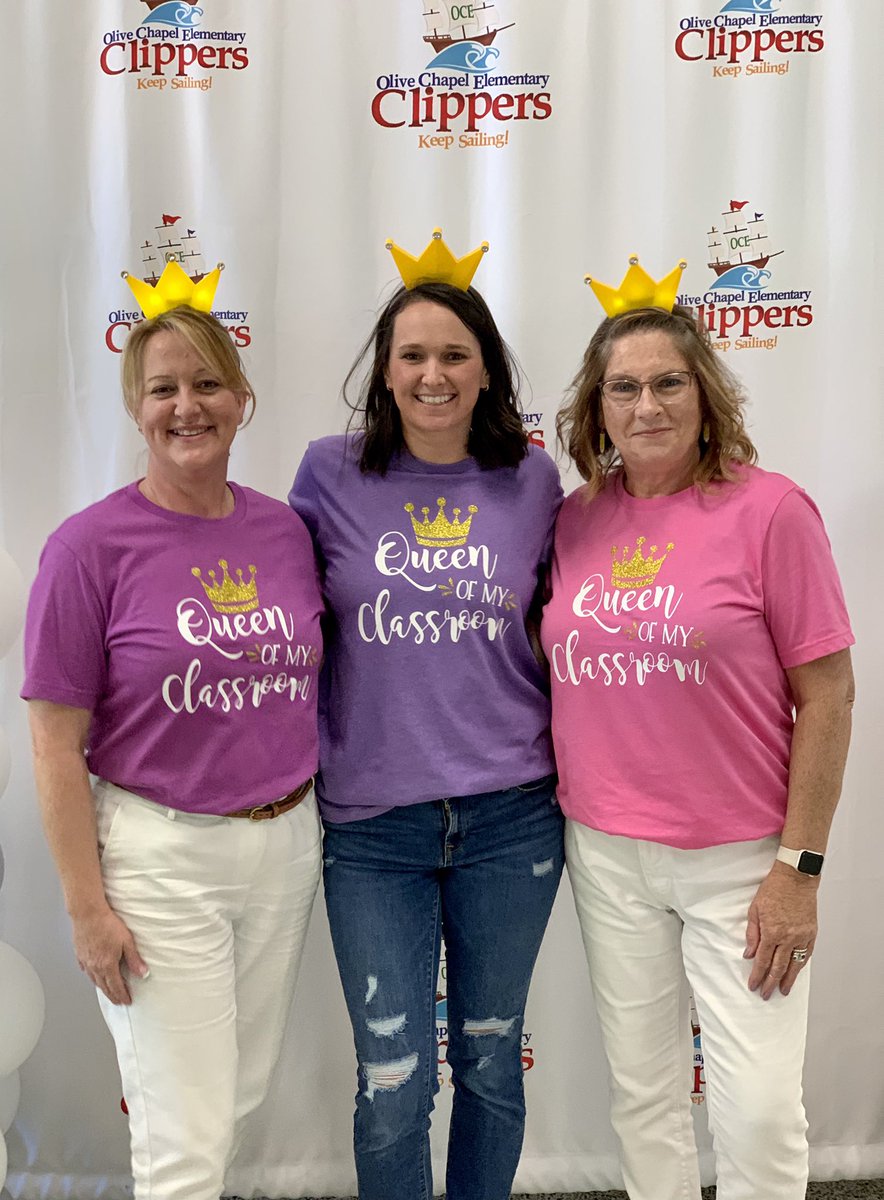 PAMELADuke57's tweet photo. Queens of the classroom 🫅25th Anniversary spirit week challenge accepted!! https://t.co/6O6qSyG8PN