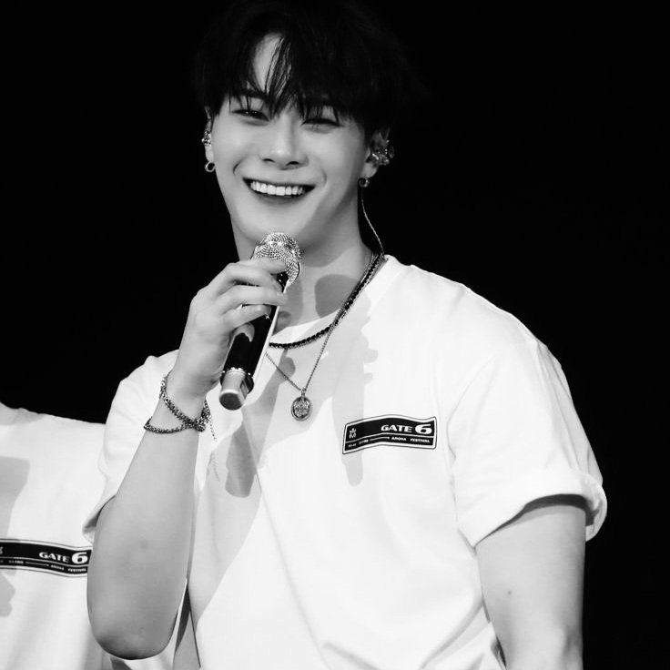 BJiyongie's tweet photo. I would like to send my deepest and sincerest condolences for the loss of ASTRO MOONBIN, may you soul rest in peace.

For the family, friends, co-workers and  fans wishing you peace, comfort, courage, and lot of love and strength at this moment of time
REST in Paradise
#Moonbin https://t.co/5wXJhEUxGT