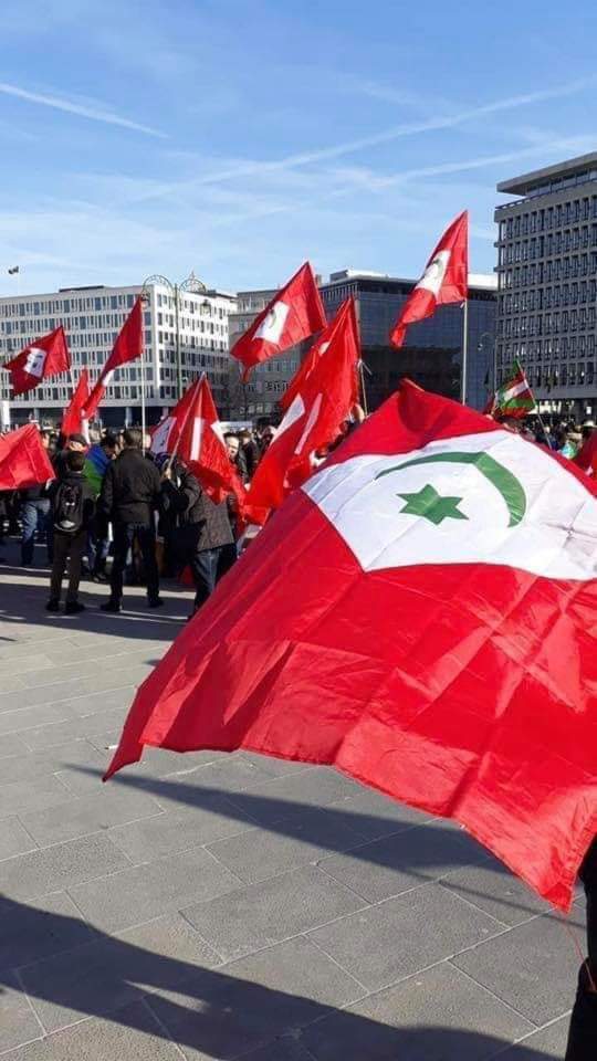 algerian22nina's tweet photo. 29 ابريل مظاهرة الشعب الريفي الحر في امستردام الهولندية للمطالبة بالاستقلال و الحرية للريافة المعتقلين في سجون الزريبة كل الدعم لاشقائنا الريافة #الريف_الامازيغي #الحرية_لزفزافي #riffree #freerif #Amsterdam https://t.co/p9DUUP6AVm