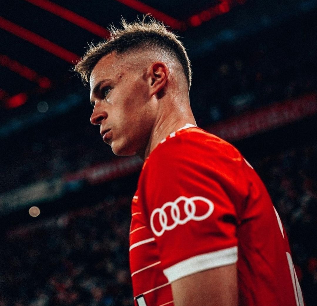 BundesInsider's tweet photo. 🗣 Você concorda com os chefes [do clube] que foi uma boa atuação mas o árbitro e a falta de sorte definiram a eliminação?

🚨🎙 Joshua Kimmich:

"Não. Não há mais desculpinhas para nós jogadores. Nós não podemos sair culpando o técnico ou qualquer outra coisa. Somos nós que estamos no campo e somos nós que devemos concertar as coisas. Continuaremos trabalhando com o novo treinador e acho que, no fim, as coisas vão dar muito certo com Tuchel". ⚠️