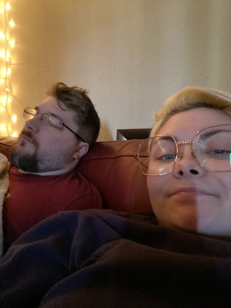 JillianAshlie's tweet photo. When your bf falls asleep when you wanted to spend time together… you take a picture and post it on the internet. https://t.co/r7sgNNk5mv