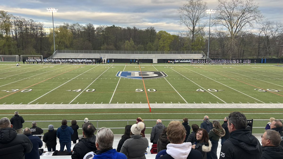 We are off and running under the lights tonight for @BentleyMLax ! 🥍🦅🏟️🎙️

The Falcons have a 6-2 lead over @smcathletics late in the 1st Quarter !💪🏻

#ProtectTheNest #BeAForce @VW_BentleyAD