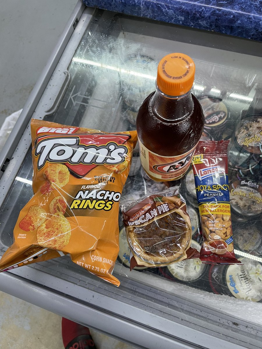 Join me on Twitch for my review of @LittleDebbie Pecan Pie, @AWRootBeer cream soda, Tom’s Nacho Rings, @LanceSnacks Hot and spicy Peanuts

Streaming at 11:00pm EST! Link below 👇