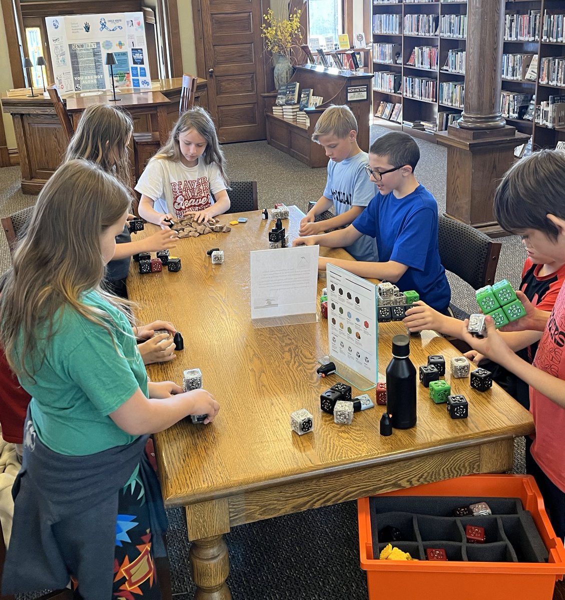 🤫 Shhhhhh...Our #CSDGoBeavers readers are visiting the library! The fifth graders walked down to the Cumberland Public Library to enjoy different rotations learning about penguins. Students checked out Virtual Reality headsets, made an art project, and used makerspace cubelets.