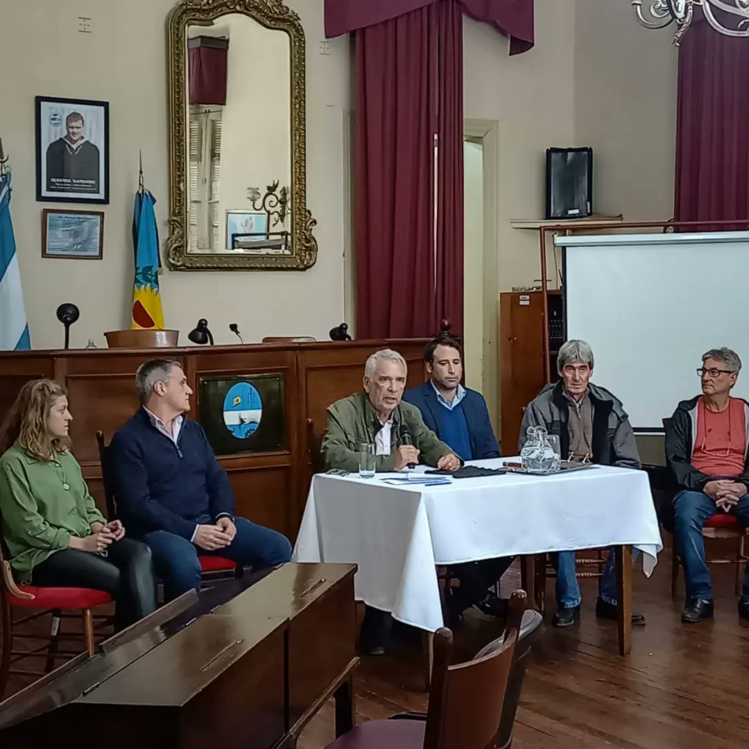 nicopereyralp's tweet photo. 📍CDR Arrecifes
Continuamos con la capacitación conjunta entre la Dirección de Asistencia Directa por Situaciones Especiales y la Segunda Sección de #DARBA.
Con la presencia de los articuladores, nos seguimos preparando para fortalecer la gestión de políticas públicas. https://t.co/xjo3UtGG35