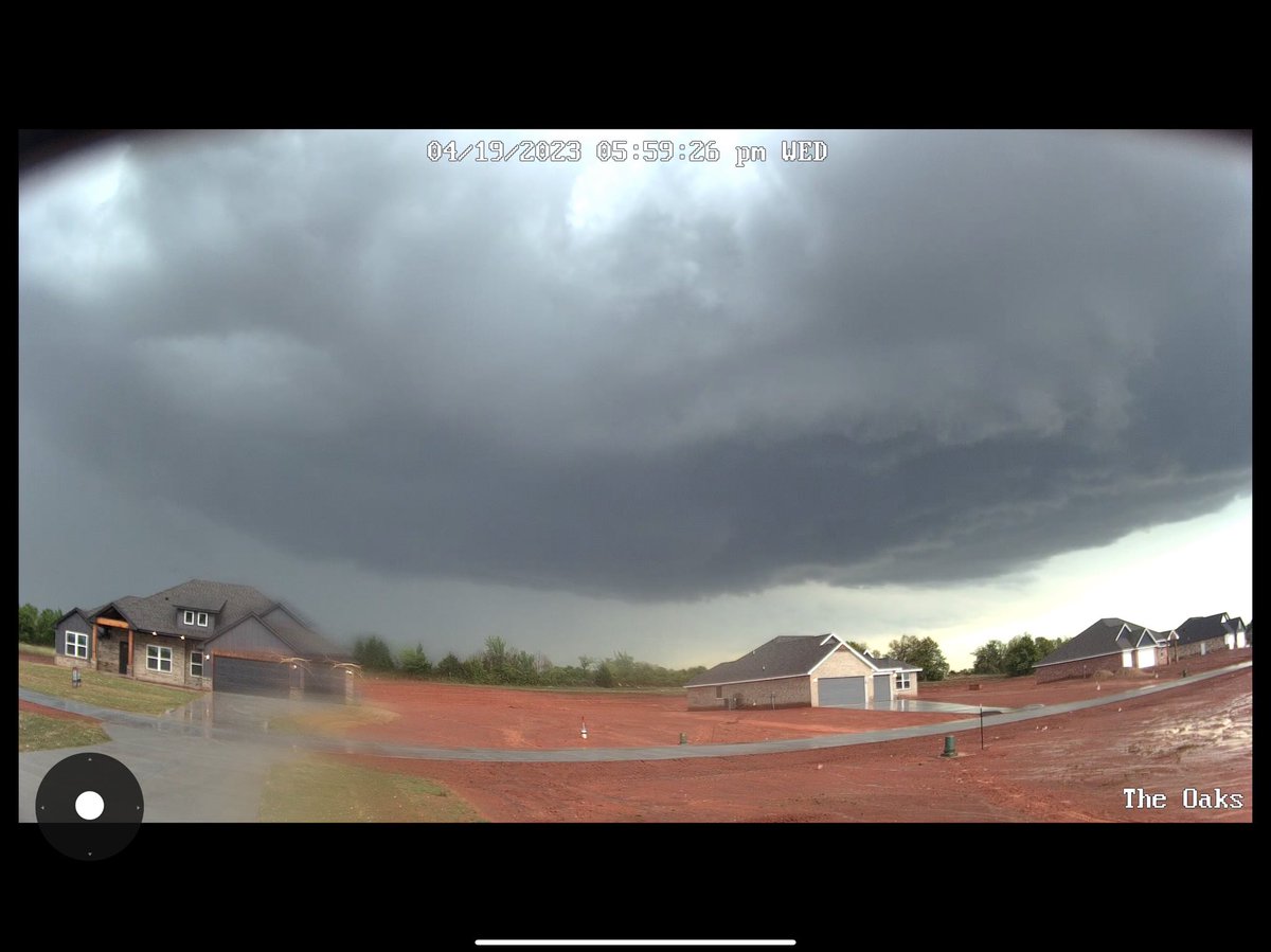 torres322's tweet photo. @tornadopayne Just west of the hook Blanchard off the Turnpike From: RT Quality Homes. Worst missed us. #staytunedtonews9 https://t.co/CVyRslaQlX