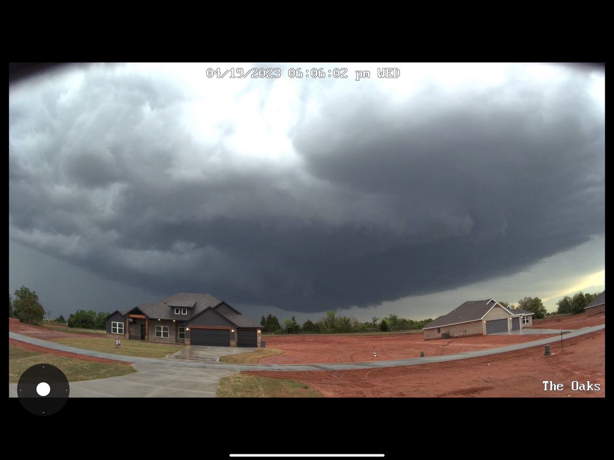 torres322's tweet photo. @tornadopayne Just west of the hook Blanchard off the Turnpike From: RT Quality Homes. Worst missed us. #staytunedtonews9 https://t.co/CVyRslaQlX