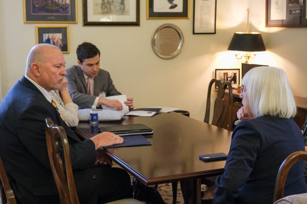 PattyMurray's tweet photo. Riders across Pierce County rely on @PierceTransit to get to where they need to go and keep our economy running. Great to chat with @PierCEOTransit this week about how I can best support this crucial transit system. https://t.co/6jSY0Md0DM